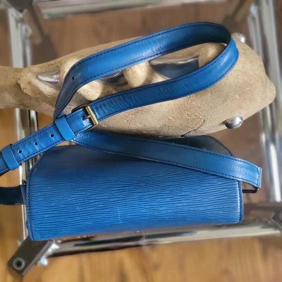 Louis Vuitton Epi Cartouchiere GMToledo Blue Shoulder Crossbody Bag..Authentic.. - Picture 6 of 16